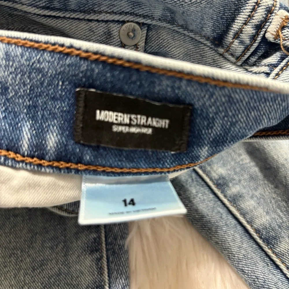 *Express High Rise Distressed Jeans* - Picture 3 of 5
